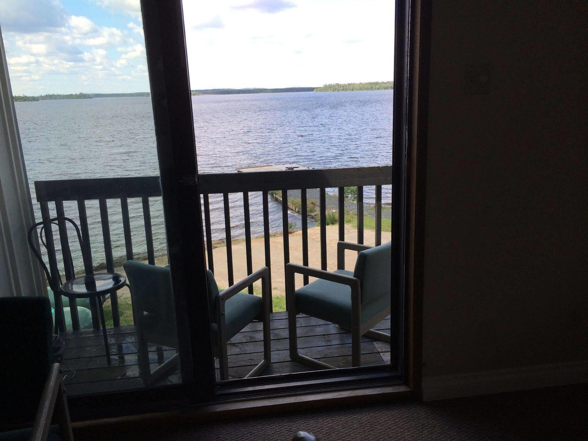 Pickle Lake Hotel Exterior photo