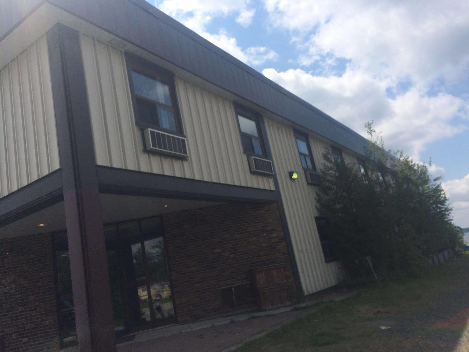 Pickle Lake Hotel Exterior photo